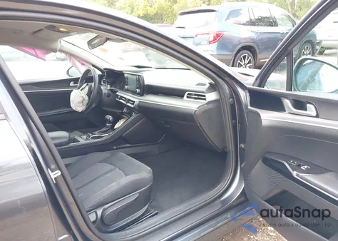 2021 Kia K5 Lxs z USA, uszkodzony, nr VIN 5XXG14J23MG021867